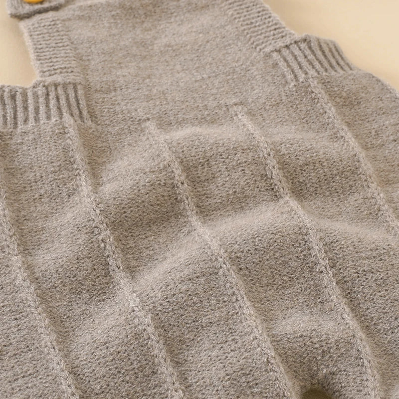 “Tiny2Toddler Sleeveless Knitted Baby Romper with Matching Hat – Neutral Strap Jumpsuit Outfit for Newborns, Infants & Toddlers”