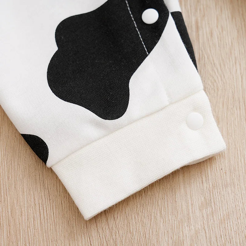 “Adorable Long-Sleeve Cow Print Baby Jumpsuit – Cozy, Stylish & Perfect for Spring and Autumn Play”
