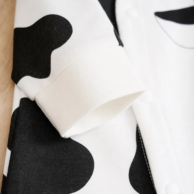 “Adorable Long-Sleeve Cow Print Baby Jumpsuit – Cozy, Stylish & Perfect for Spring and Autumn Play”